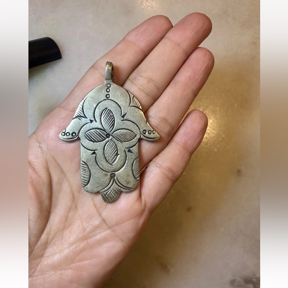 Large ANTIQUE OR VINTAGE Silver-tone Moroccan Hamsa Hand Pendant /Hand of Fatima